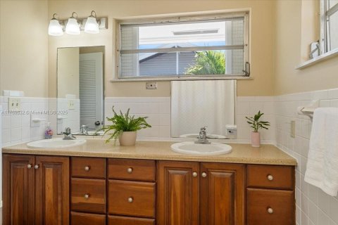 House in Big Pine Key, Florida 3 bedrooms, 124.86 sq.m. № 1867677 - photo 16