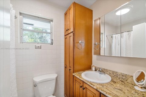 House in Big Pine Key, Florida 3 bedrooms, 124.86 sq.m. № 1867677 - photo 21