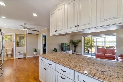 House in Big Pine Key, Florida 3 bedrooms, 124.86 sq.m. № 1867677 - photo 10