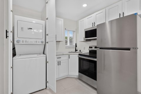 Villa ou maison à louer à West Palm Beach, Floride: 3 chambres, 92.9 m2 № 2423022 - photo 7