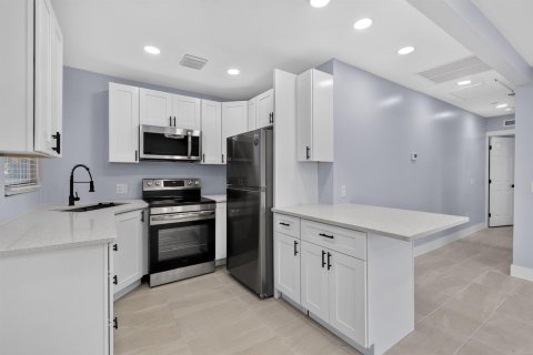 Villa ou maison à louer à West Palm Beach, Floride: 3 chambres, 92.9 m2 № 2423022 - photo 30