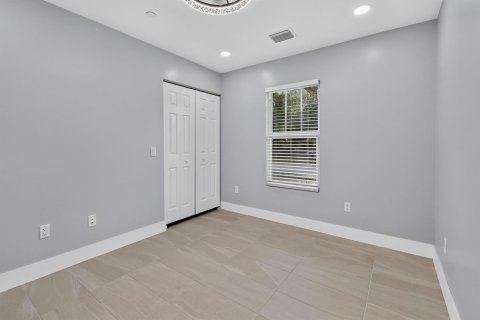 Villa ou maison à louer à West Palm Beach, Floride: 3 chambres, 92.9 m2 № 2423022 - photo 3