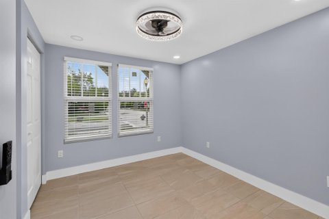 Villa ou maison à louer à West Palm Beach, Floride: 3 chambres, 92.9 m2 № 2423022 - photo 6