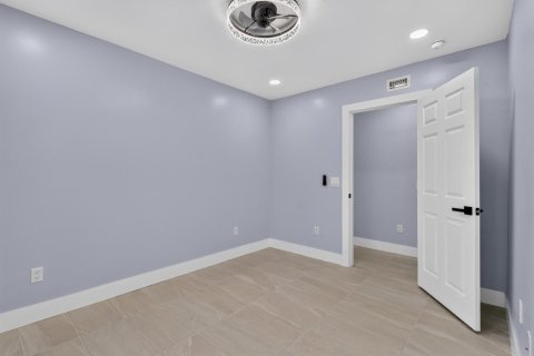 Villa ou maison à louer à West Palm Beach, Floride: 3 chambres, 92.9 m2 № 2423022 - photo 13
