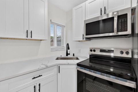 Villa ou maison à louer à West Palm Beach, Floride: 3 chambres, 92.9 m2 № 2423022 - photo 28
