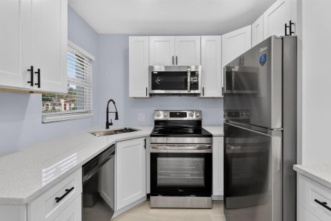 Villa ou maison à louer à West Palm Beach, Floride: 3 chambres, 92.9 m2 № 2423022 - photo 12