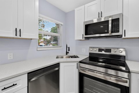 Villa ou maison à louer à West Palm Beach, Floride: 3 chambres, 92.9 m2 № 2423022 - photo 18