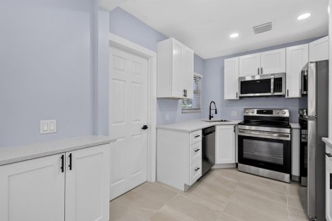 Villa ou maison à louer à West Palm Beach, Floride: 3 chambres, 92.9 m2 № 2423022 - photo 27