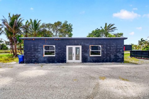 Commercial property in Lake Worth, Florida № 2246289 - photo 4