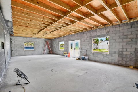 Commercial property in Lake Worth, Florida № 2246289 - photo 10