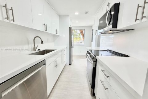 Copropriété à vendre à Lauderdale Lakes, Floride: 2 chambres, 93.09 m2 № 2023706 - photo 6