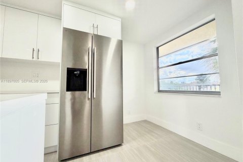 Copropriété à vendre à Lauderdale Lakes, Floride: 2 chambres, 93.09 m2 № 2023706 - photo 8