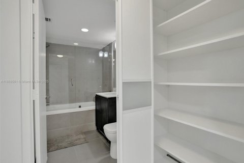 Купить кондоминиум в Майами-Бич, Флорида 2 спальни, 89м2, № 1895303 - фото 14