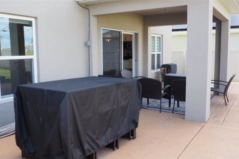 House in Haines City, Florida 5 bedrooms, 243.5 sq.m. № 2097419 - photo 4