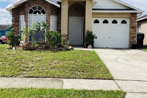 House in Orlando, Florida 3 bedrooms, 106.47 sq.m. № 2412582