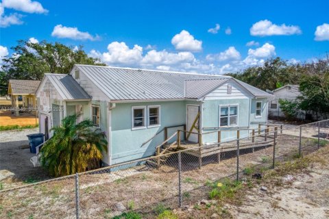 Propiedad comercial en Sebring, Florida № 2152765