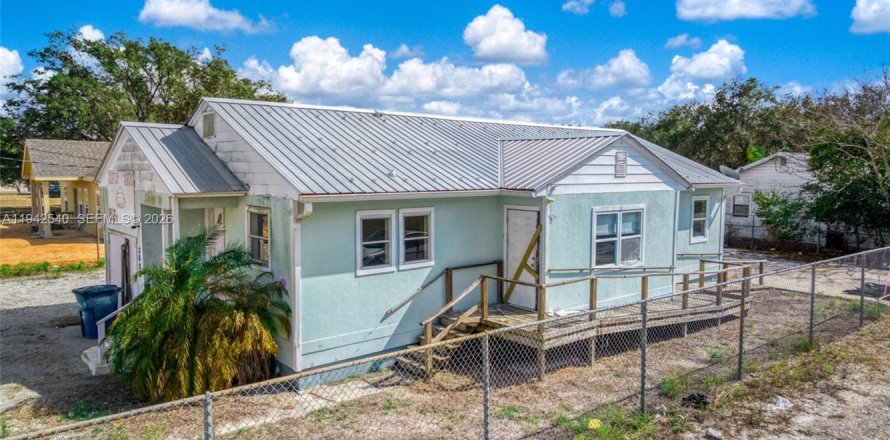 Propiedad comercial en Sebring, Florida № 2152765