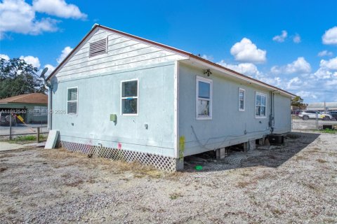 Propiedad comercial en venta en Sebring, Florida № 2152765 - foto 9
