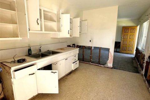 House in Tarpon Springs, Florida 2 bedrooms, 79.99 sq.m. № 1673797 - photo 9