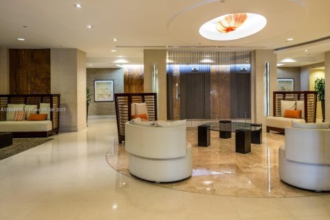 Condo in Miami Beach, Florida, 2 bedrooms  № 1979026 - photo 16