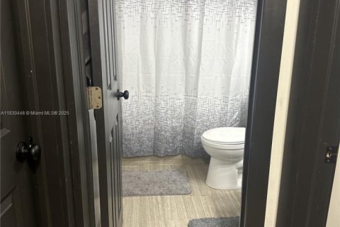 Condo in Miami, Florida, 2 bedrooms  № 1830824 - photo 2