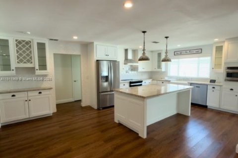 House in Port Charlotte, Florida 3 bedrooms, 157.19 sq.m. № 1968575 - photo 7