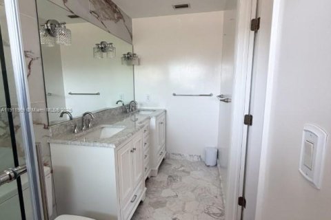 House in Port Charlotte, Florida 3 bedrooms, 157.19 sq.m. № 1968575 - photo 17