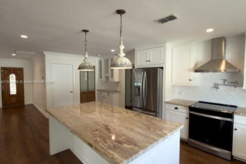 House in Port Charlotte, Florida 3 bedrooms, 157.19 sq.m. № 1968575 - photo 9