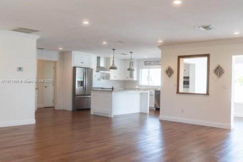 House in Port Charlotte, Florida 3 bedrooms, 157.19 sq.m. № 1968575 - photo 5