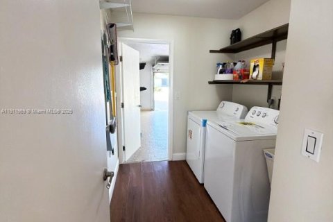 House in Port Charlotte, Florida 3 bedrooms, 157.19 sq.m. № 1968575 - photo 26