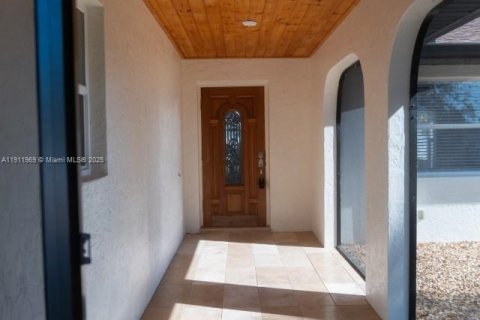 House in Port Charlotte, Florida 3 bedrooms, 157.19 sq.m. № 1968575 - photo 3