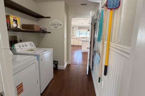 House in Port Charlotte, Florida 3 bedrooms, 157.19 sq.m. № 1968575 - photo 27