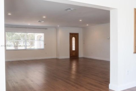 House in Port Charlotte, Florida 3 bedrooms, 157.19 sq.m. № 1968575 - photo 12