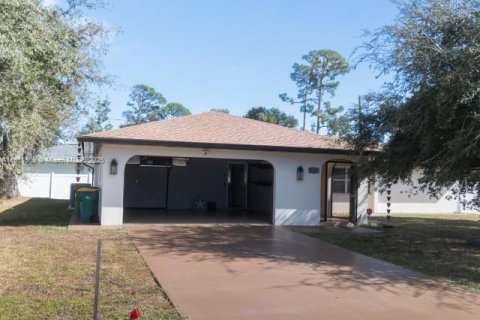 House in Port Charlotte, Florida 3 bedrooms, 157.19 sq.m. № 1968575 - photo 2