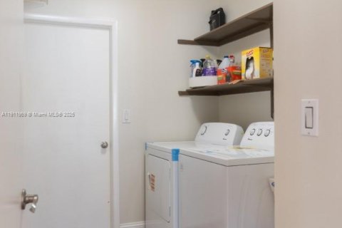 House in Port Charlotte, Florida 3 bedrooms, 157.19 sq.m. № 1968575 - photo 25