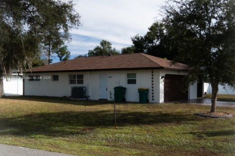 House in Port Charlotte, Florida 3 bedrooms, 157.19 sq.m. № 1968575 - photo 30