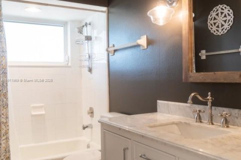 House in Port Charlotte, Florida 3 bedrooms, 157.19 sq.m. № 1968575 - photo 23