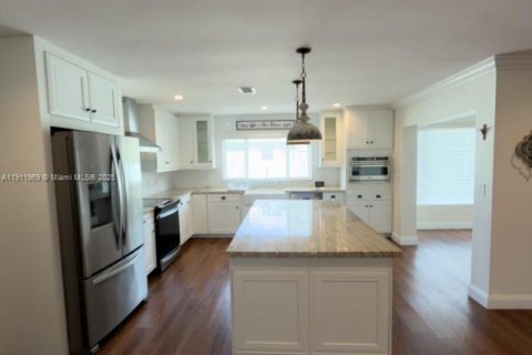 House in Port Charlotte, Florida 3 bedrooms, 157.19 sq.m. № 1968575 - photo 8