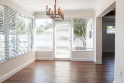 House in Port Charlotte, Florida 3 bedrooms, 157.19 sq.m. № 1968575 - photo 11