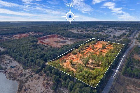 Commercial property in Milton, Florida № 562490 - photo 1