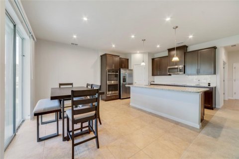 House in Davenport, Florida 5 bedrooms, 220.18 sq.m. № 1899149 - photo 7