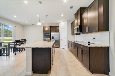 House in Davenport, Florida 5 bedrooms, 220.18 sq.m. № 1899149 - photo 6