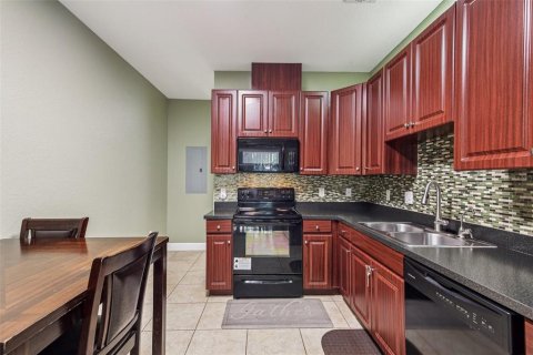 Townhouse in Plant City, Florida 3 bedrooms, 161 sq.m. № 1812842 - photo 11