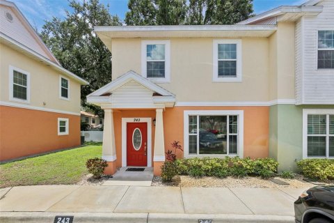 Townhouse in Plant City, Florida 3 bedrooms, 161 sq.m. № 1812842 - photo 1