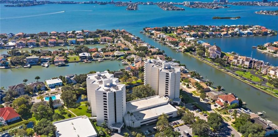 Condominio en Gulfport, Florida, 3 dormitorios № 1852526