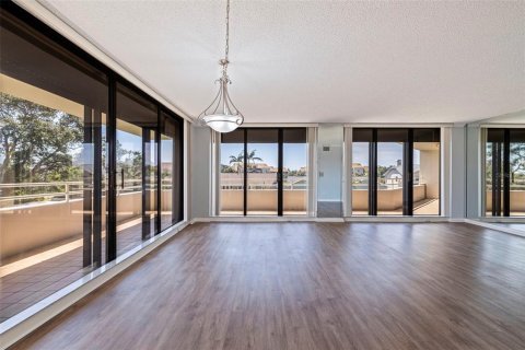 Condominio en venta en Gulfport, Florida, 3 dormitorios, 177.63 m2 № 1852526 - foto 12