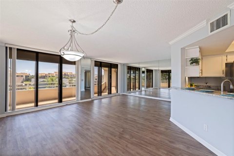Condominio en venta en Gulfport, Florida, 3 dormitorios, 177.63 m2 № 1852526 - foto 11