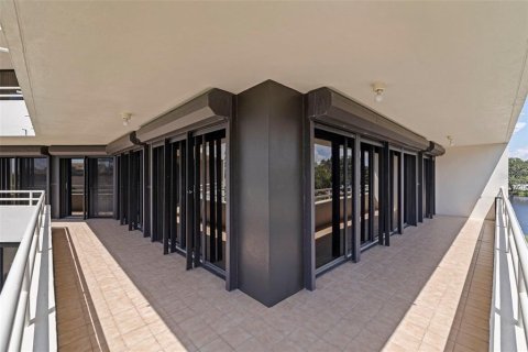 Condominio en venta en Gulfport, Florida, 3 dormitorios, 177.63 m2 № 1852526 - foto 26