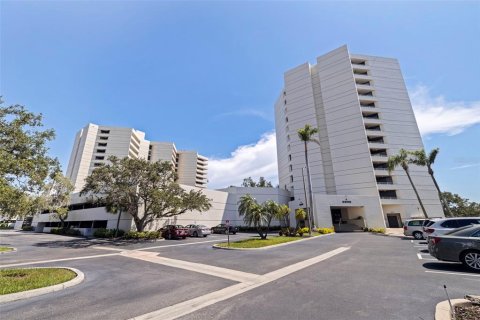 Condominio en venta en Gulfport, Florida, 3 dormitorios, 177.63 m2 № 1852526 - foto 2