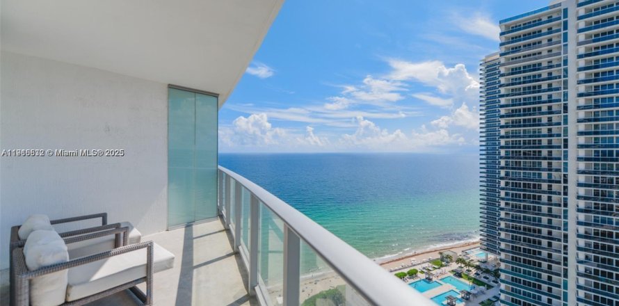 Condo à Hollywood, Floride, 2 chambres  № 1971919